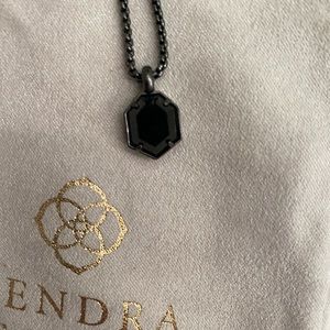 Teo long pendent necklace